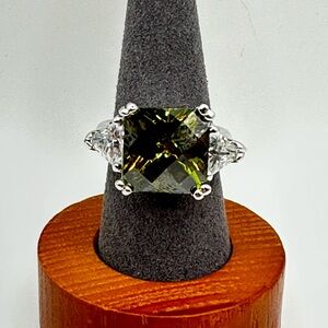 Stunning peridot and cubic zirconia cocktail ring - size 6